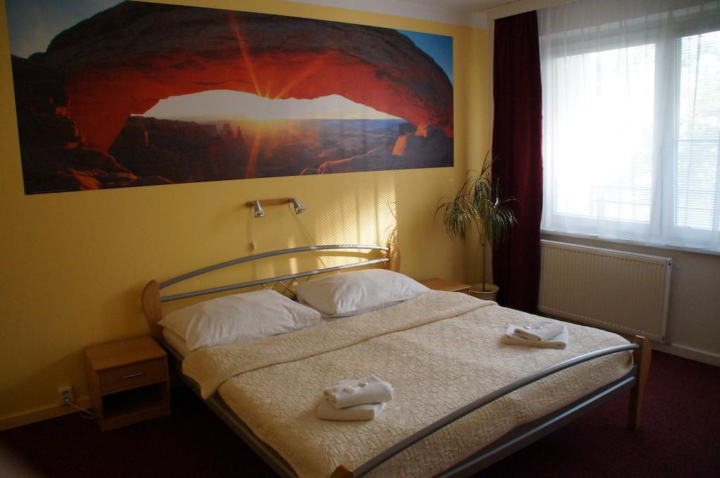 Hotel Krystal Годонін Номер фото