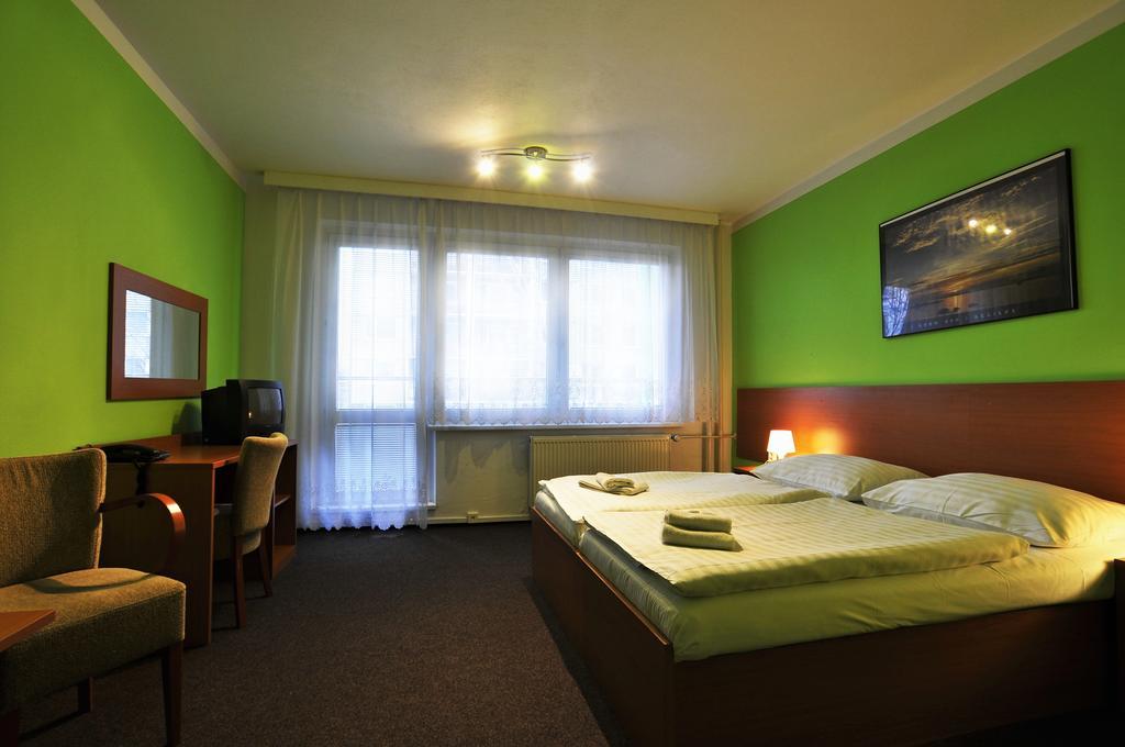 Hotel Krystal Годонін Екстер'єр фото