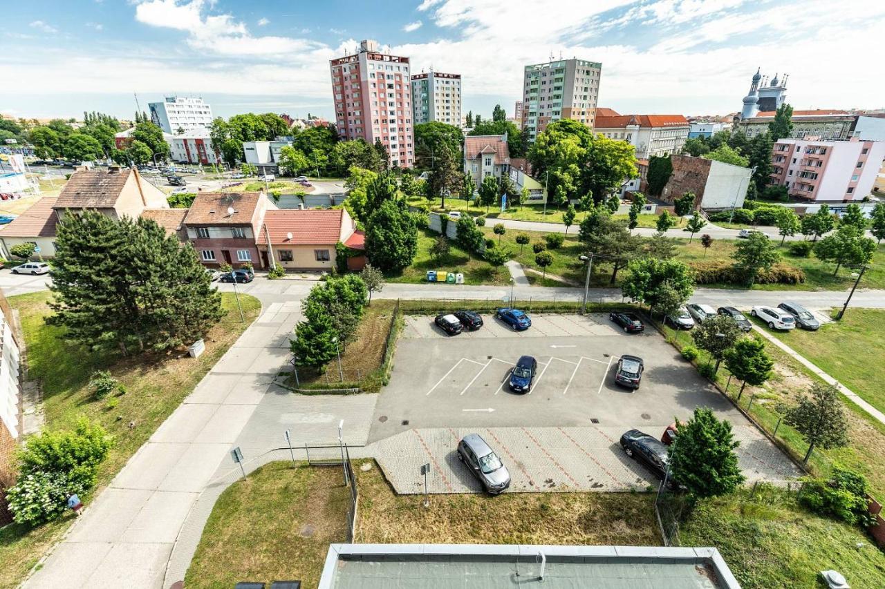 Hotel Krystal Годонін Екстер'єр фото