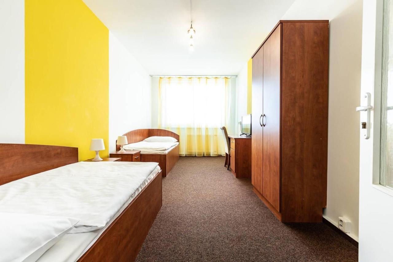 Hotel Krystal Годонін Екстер'єр фото